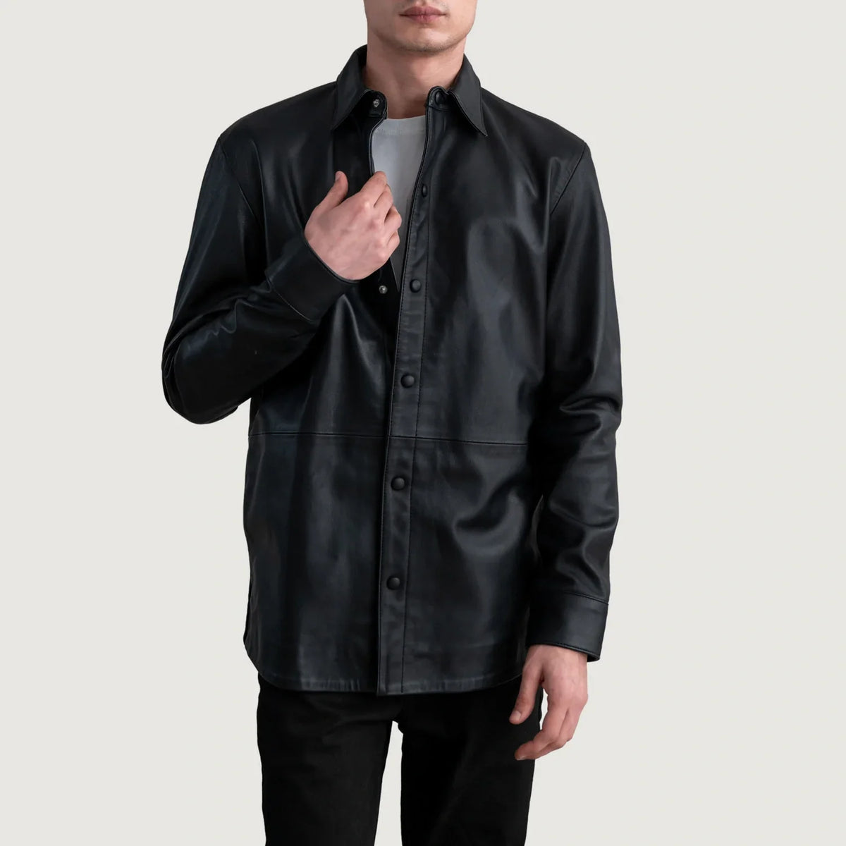 
Haven Black Leather Shirt in Black Sheepskin Leather - Vue de face & silhouette ajustée | Acheter en ligne