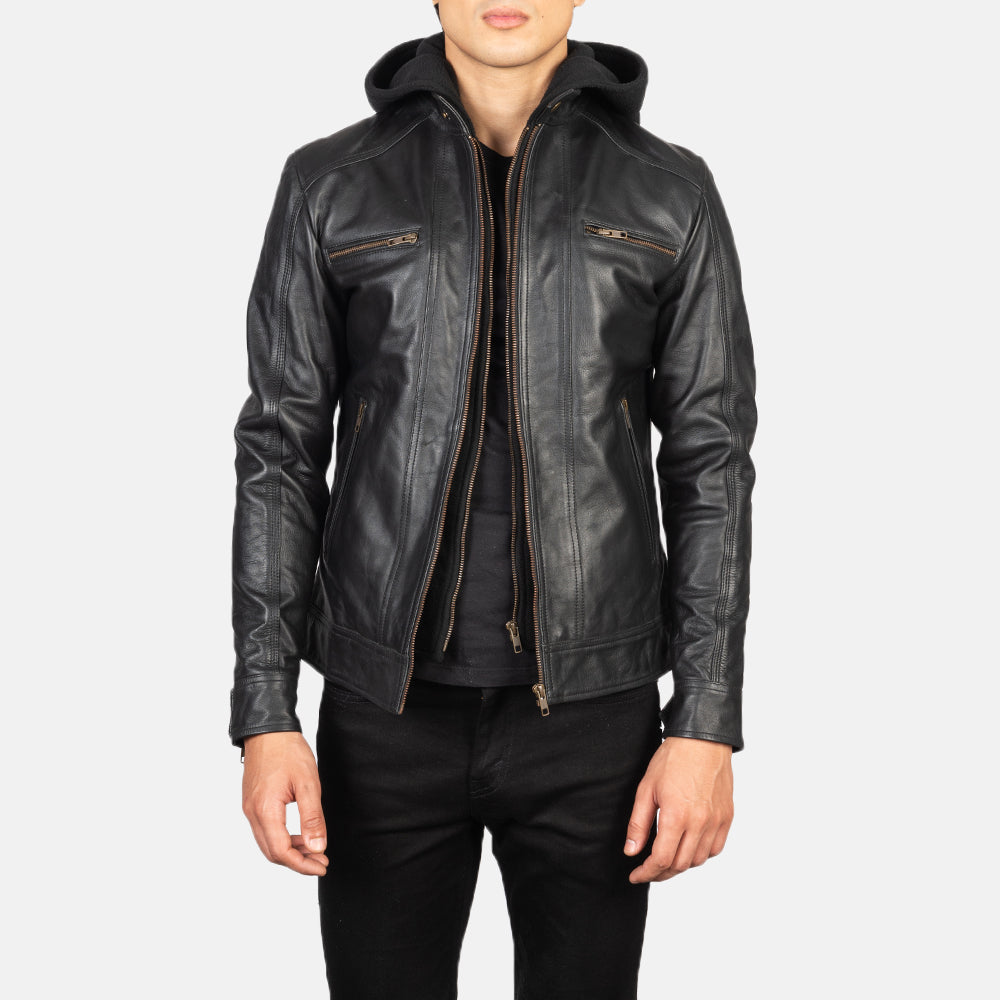 
Hector Noir Hooded Veste Motard en Cuir pour Homme in Black Cowhide Leather - Vue de face & silhouette ajustée | Acheter en ligne