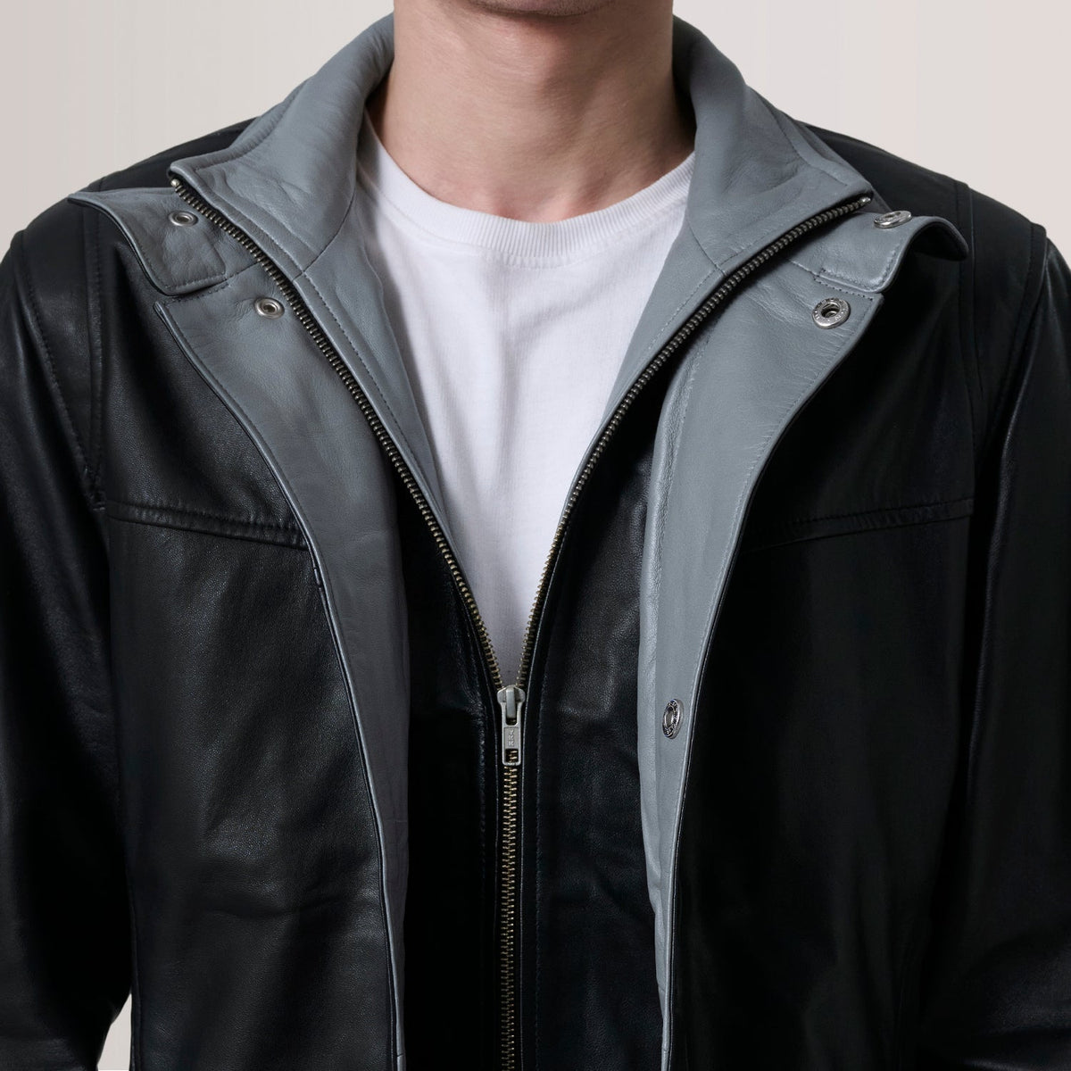 Vue intérieure Showing Quilted Polyester Lining &amp; Deux poches intérieures
