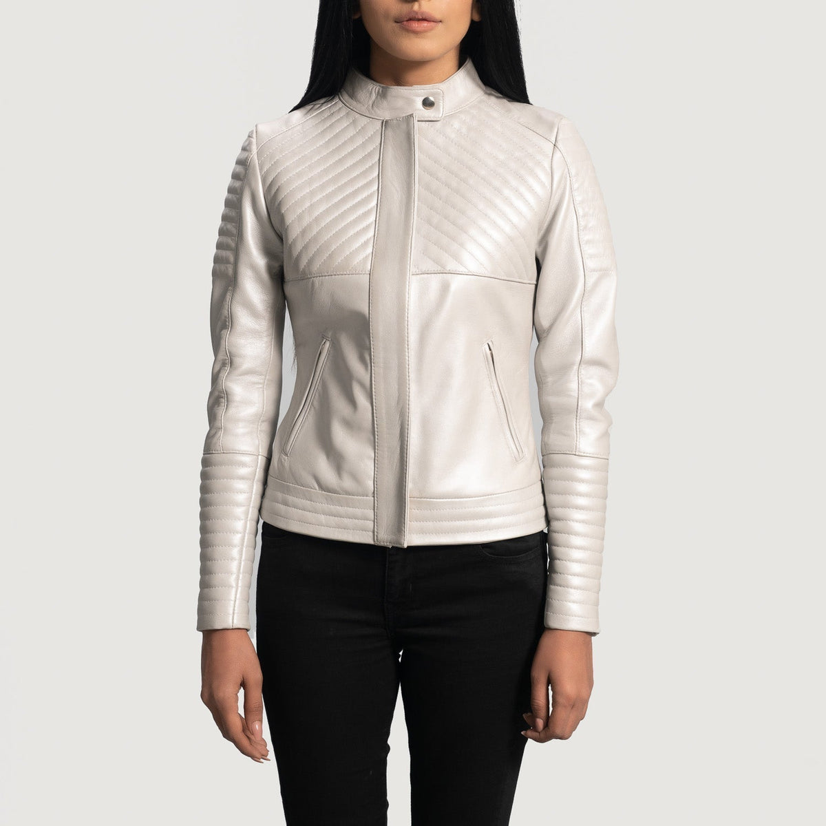 Ice Maiden Silver Quilted Leather Biker Jacket in Silver Sheepskin Leather - Vue de face & silhouette ajustée | Acheter en ligne