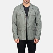 
Kajetan Gris Safari Veste en Cuir pour Homme in Grey Poly-Cotton - Vue de face & silhouette ajustée | Acheter en ligne