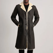 
Vue détaillée of Notch & Button Hardware on Kolby Tumbled Brown Shearling Long Coat