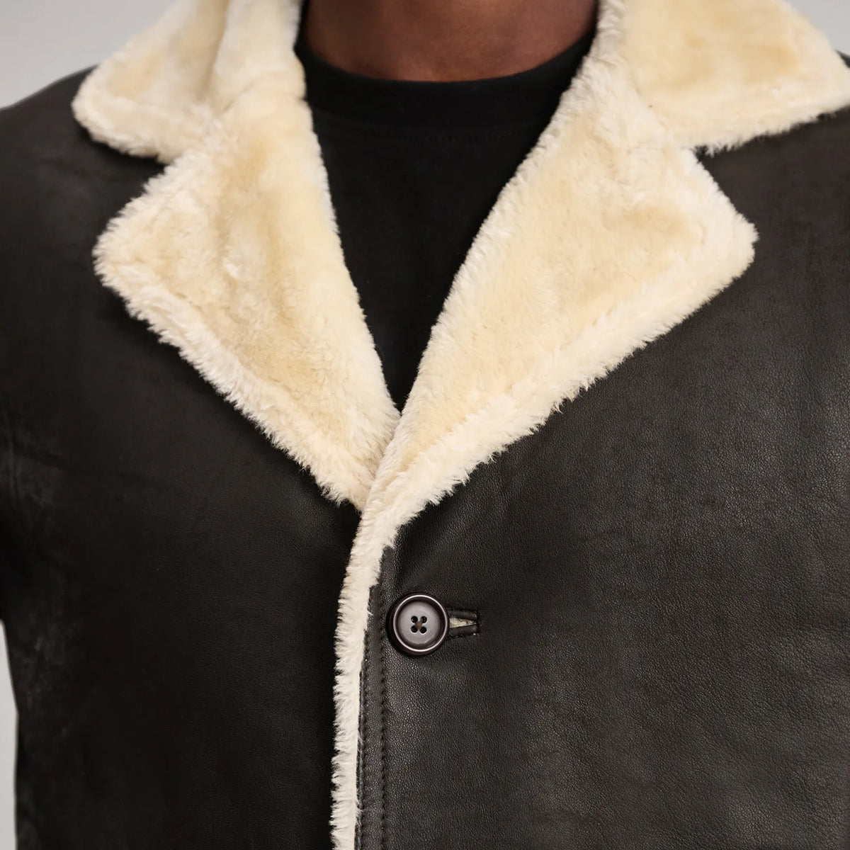 
Vue intérieure Showing Fully faux fur lined & Deux poches intérieures fonctionnelles