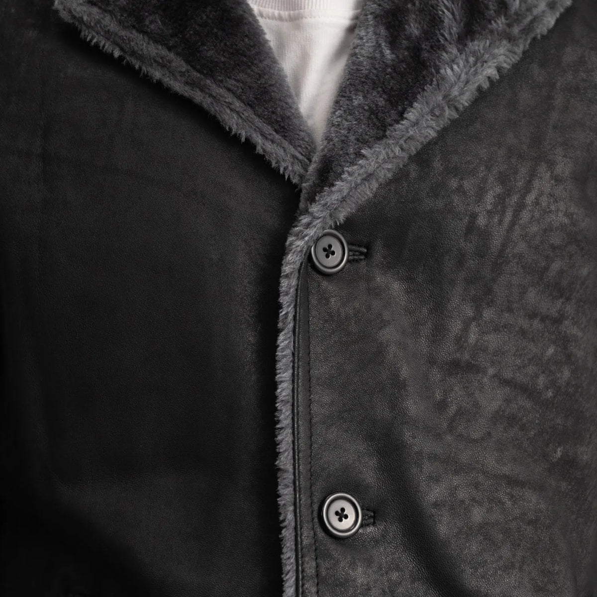 
Vue détaillée of Notch & Button Hardware on Kolby Distressed Black Shearling Long Coat