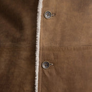 
Vue détaillée of Notch & Button Hardware on Kolby Distressed Brown Shearling Long Coat