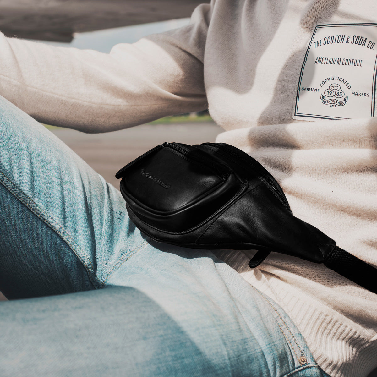 Jack Full-Grain Ceinture en Cuir Bag pour Femme - Structured Side Profile Showing Gusset Depth &amp; Expansion Capacity