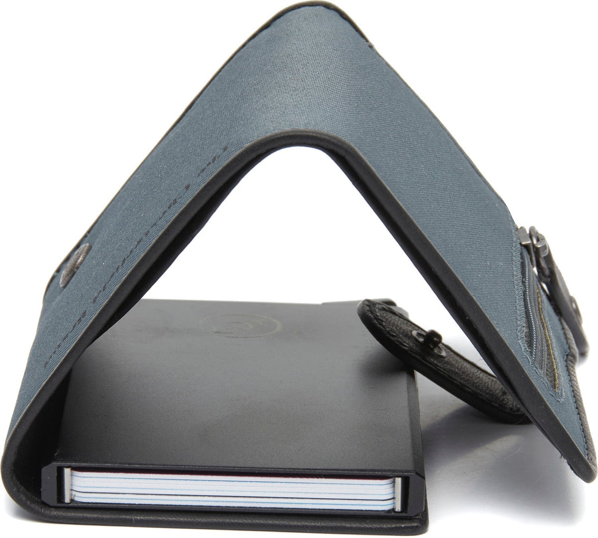 Delsbo Full-Grain Leather Card Holder pour Femme - Structured Side Profile Showing Gusset Depth &amp; Expansion Capacity