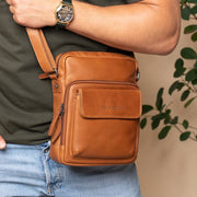 
Montira Sac besace en cuir pleine fleur – alternate product view 2