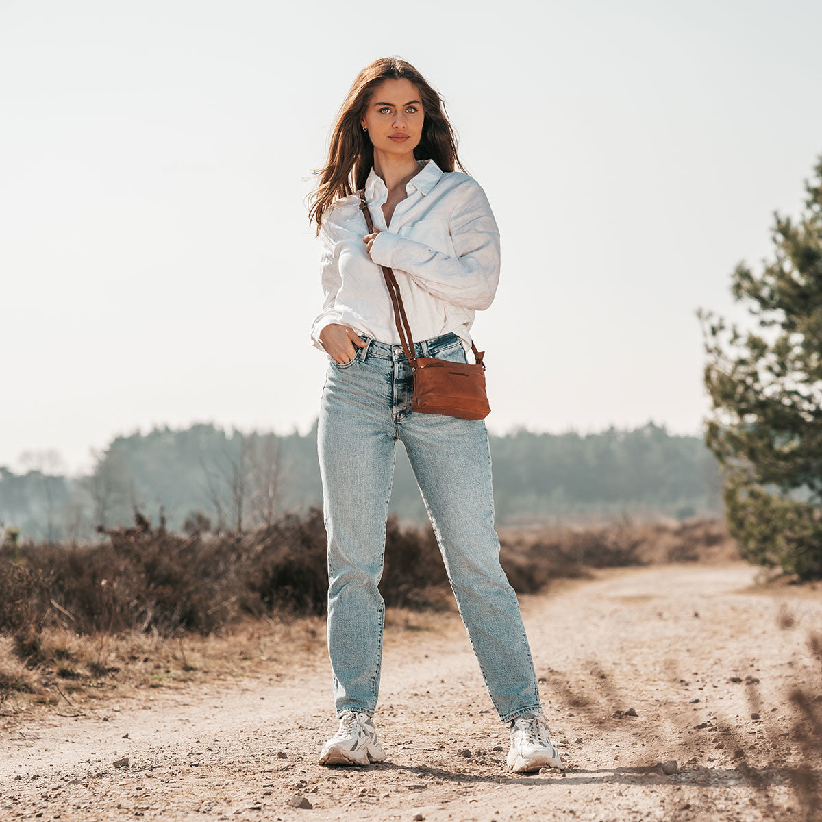Salerno Full-Grain Leather Crossbody Bag pour Femme – Vue produit alternative 3