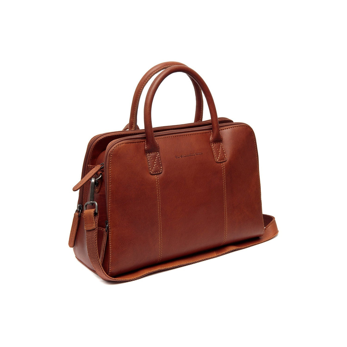 Styled Fit Perspective of Layton Full-Grain Leather Handbag pour Femme on Model - Natural Daylight Drape