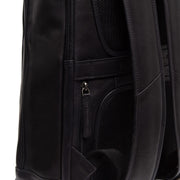 
Solid Antique Brass Hardware & Heavy-Duty Dual Zipper Detail on Detroit Sac à dos d'ordinateur en cuir pleine fleur