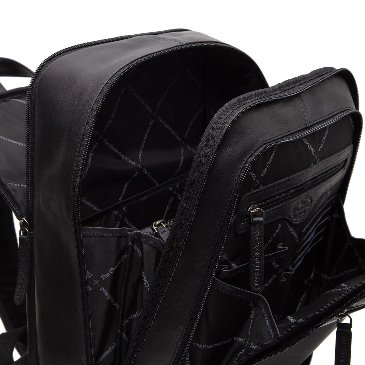 
100% Full-Grain Wax Pull-Up 100% Full-Grain Leather Grain Texture & Handcrafted Patina Detail