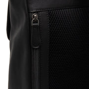 
Solid Antique Brass Hardware & Heavy-Duty Dual Zipper Detail on Farrow Sac à dos d'ordinateur en cuir pleine fleur