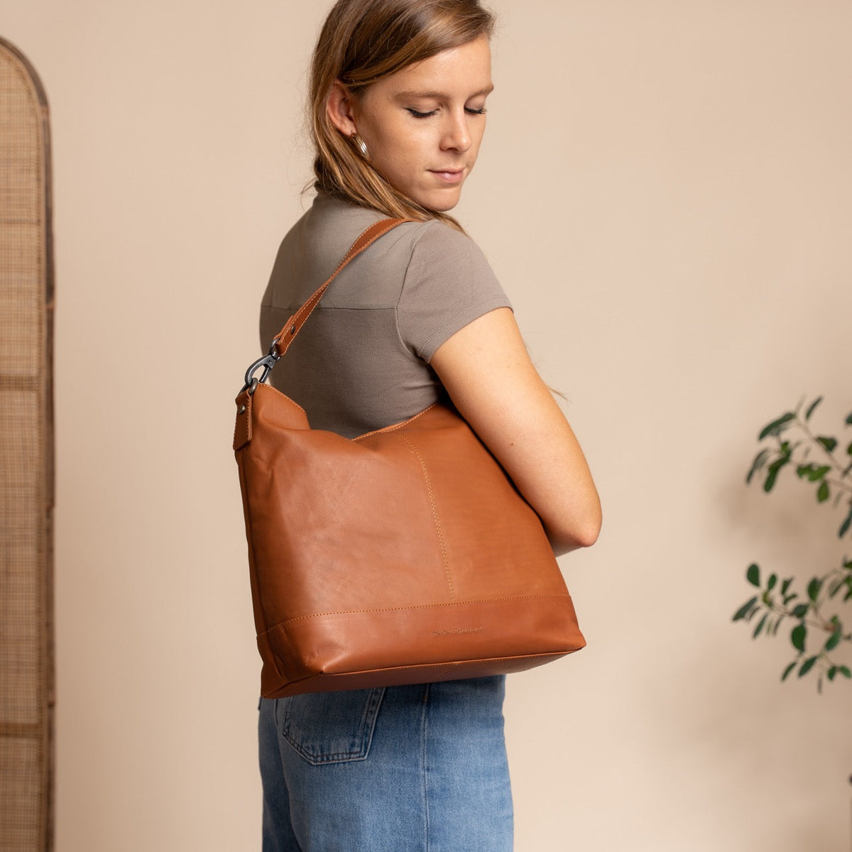 Amelia Full-Grain Leather Shoulder Bag pour Femme – Vue produit alternative 2