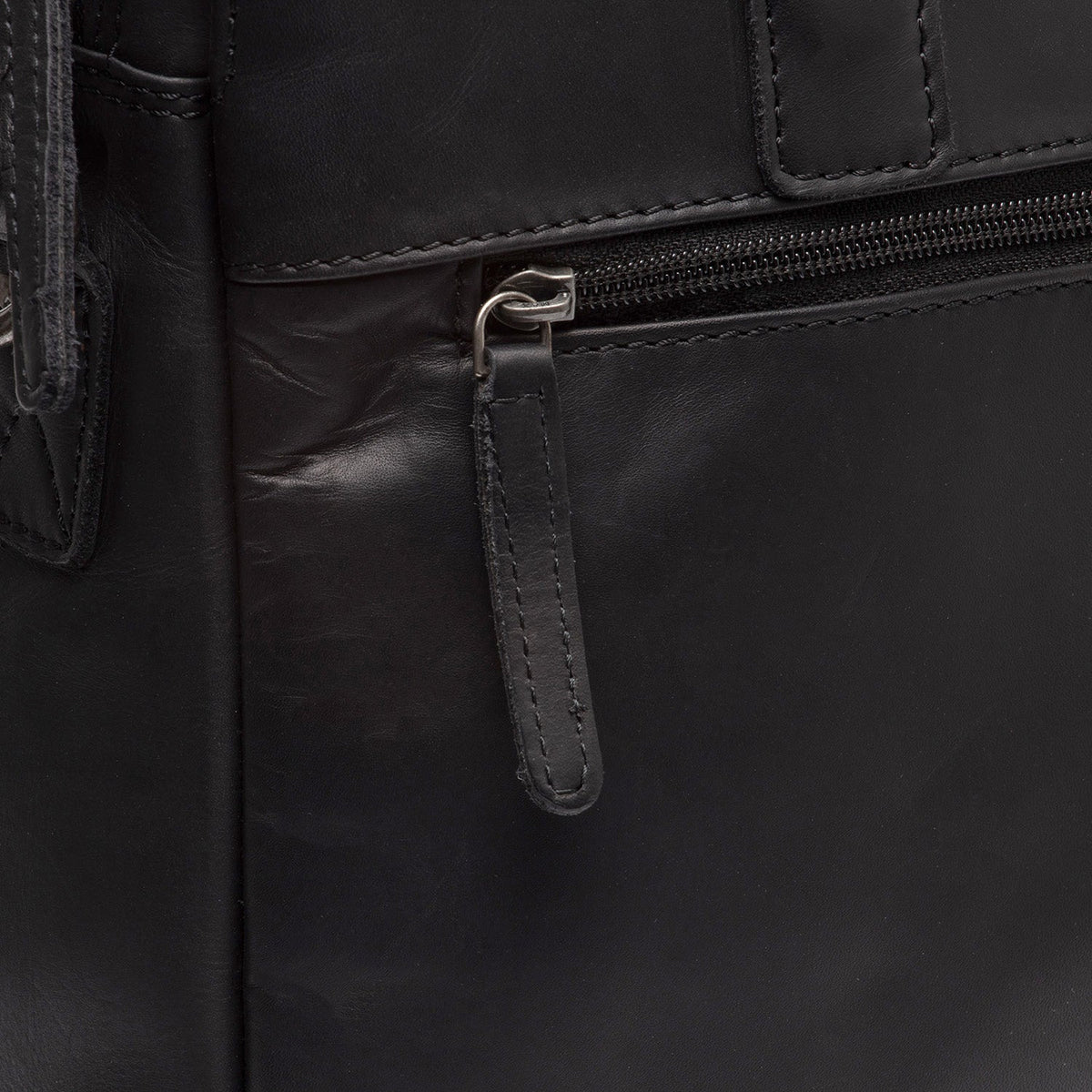
Vue intérieure Showing Dedicated Padded Laptop Sleeve & Multi-Compartment Organization