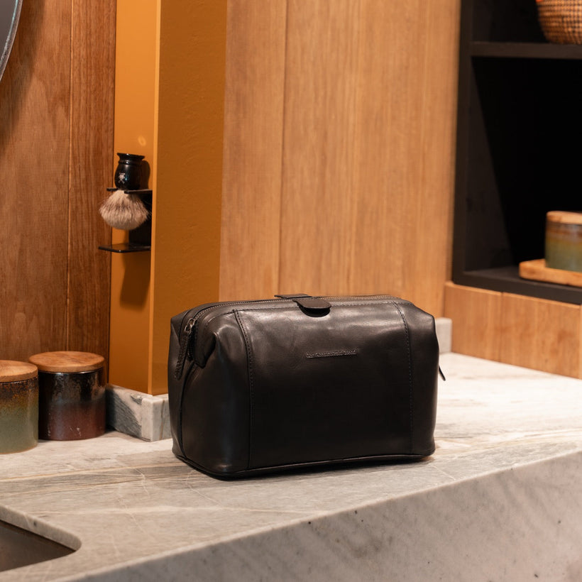Biassa Full-Grain Leather Toiletry Bag pour Femme