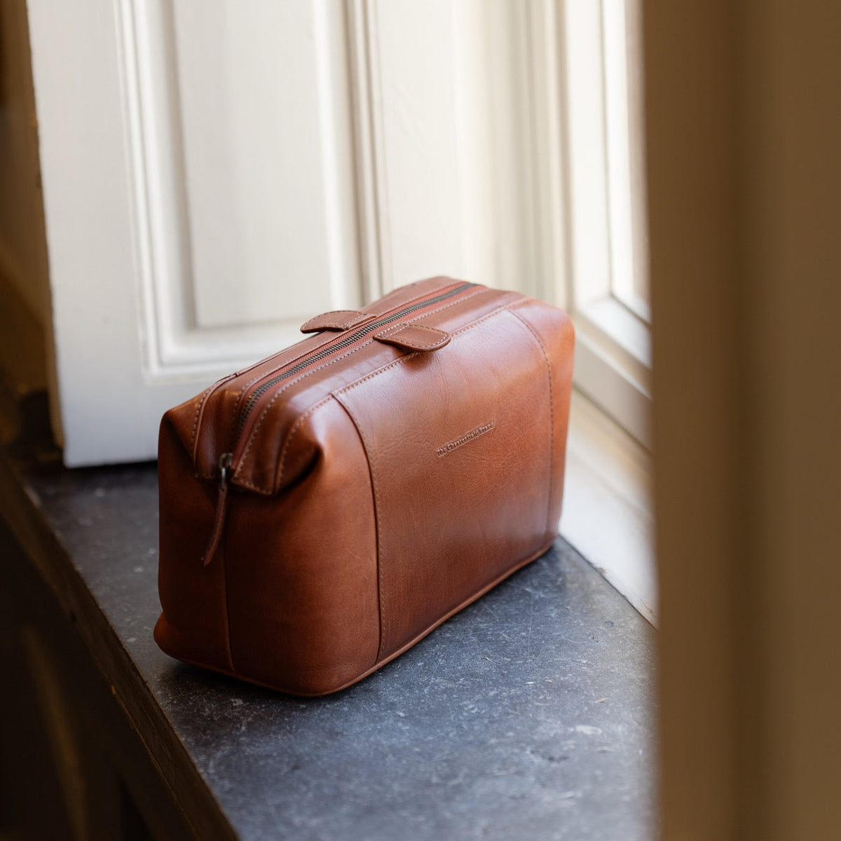 Biassa Full-Grain Leather Toiletry Bag pour Femme – Vue produit alternative 2