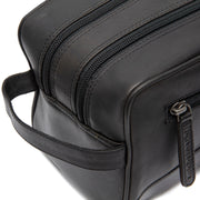 Vue détaillée of Classic Collar &amp; Heavy-Duty Zipper Hardware on Stacey Full-Grain Leather Toiletry Bag pour Femme