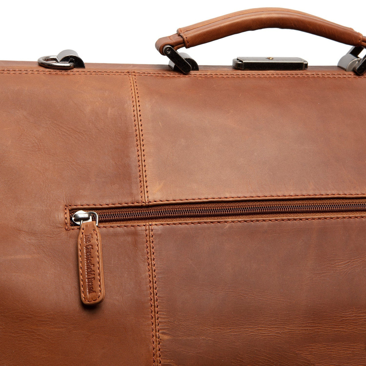Solid Antique Brass Hardware &amp; Heavy-Duty Dual Zipper Detail on Corfu Full-Grain Leather Weekender Bag pour Femme