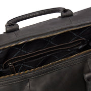 
Solid Antique Brass Hardware & Heavy-Duty Dual Zipper Detail on Portsmouth Sac week-end en cuir pleine fleur