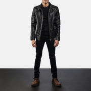 
Legacy Noir Veste Motard en Cuir pour Homme - Vue de profil mettant en valeur la coupe de manche ergonomique