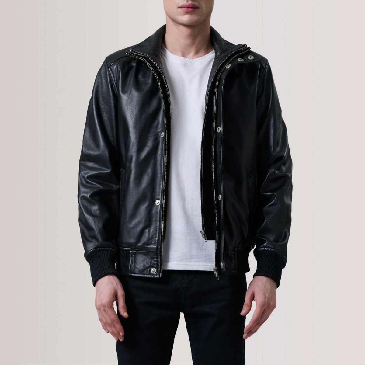 Lester Marron Suede Blouson Bomber en Cuir pour Homme For Men in Brown Goatskin Suede - Vue de face &amp; silhouette ajustée | Acheter en ligne