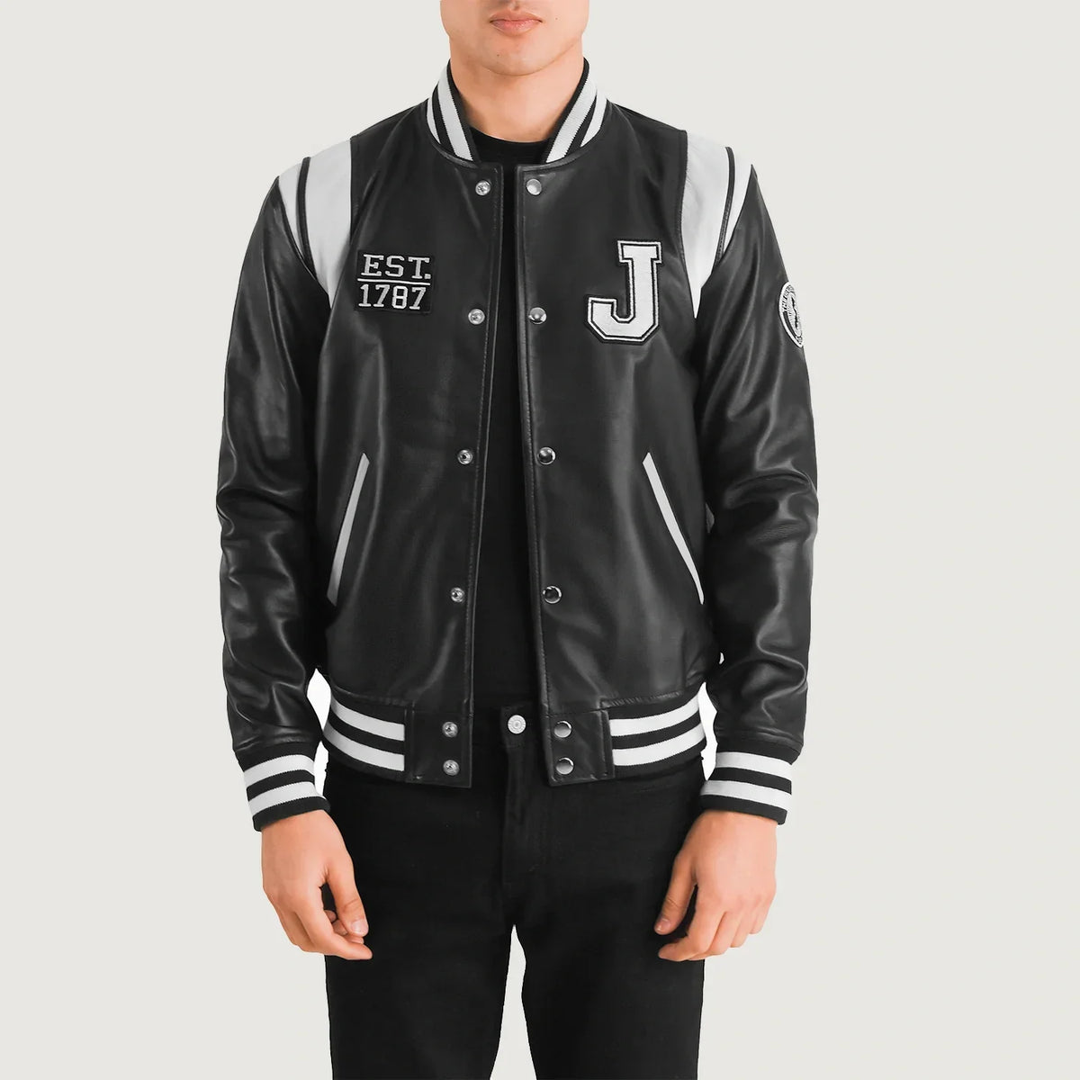 
Liberte New Jersey Noir Leather Varsity Veste en Cuir pour Homme in Black & White Sheepskin Leather - Vue de face & silhouette ajustée | Acheter en ligne