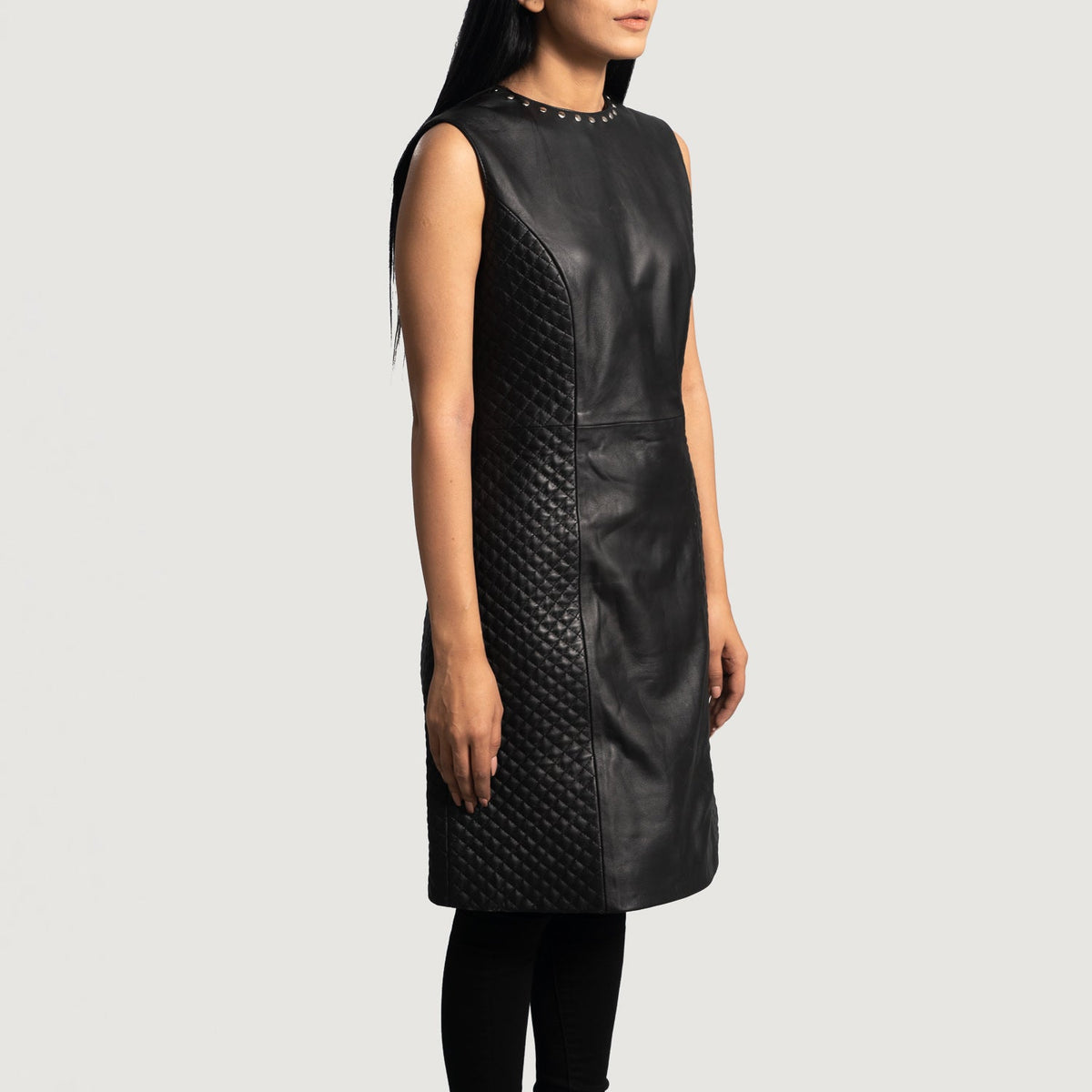 Black Sheepskin leather Coat - Vue de dos avec coupe ajustée aux épaules &amp; ourlet soigné