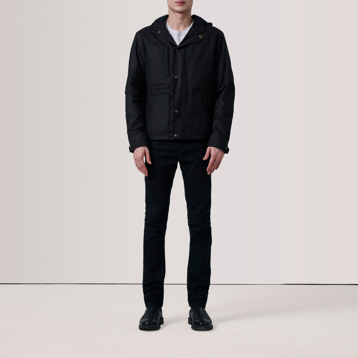 Black Waxed Cotton Canvas Hooded Jacket - Vue de dos avec coupe ajustée aux épaules &amp; ourlet soigné