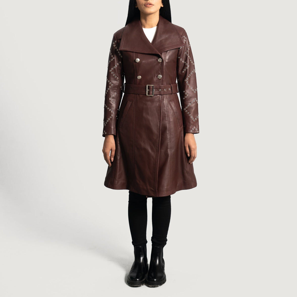 
Maroon Sheepskin Leather Trench Coat - Vue arrière montrant la carrure ajustée et l'ourlet net