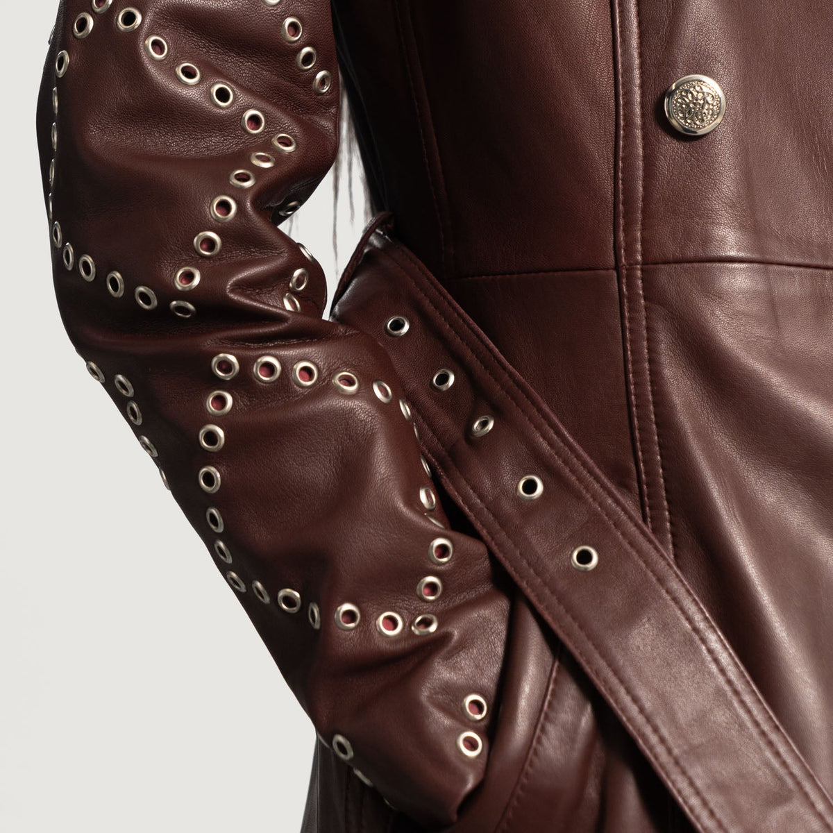 
Vue détaillée of Notch & Button & Waist belt Hardware on Missoni Bordeaux Trench-coat en Cuir pour Femme