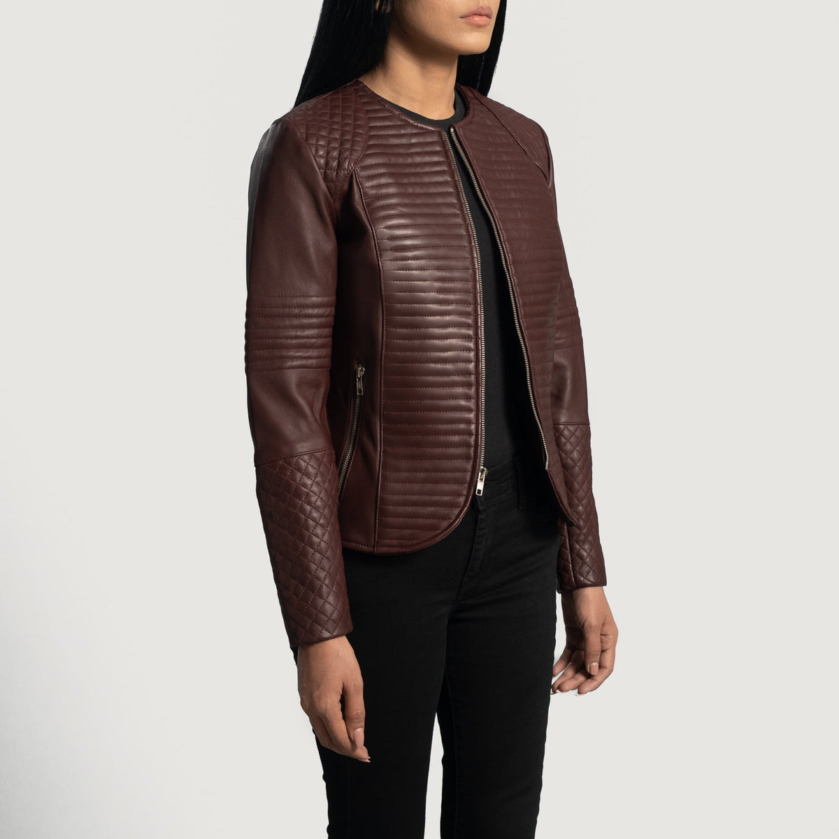
Maroon Sheepskin Leather Biker Jacket - Vue arrière montrant la carrure ajustée et l'ourlet net