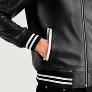 
Pascal Noir Leather Varsity Veste en Cuir pour Homme - Vue de profil mettant en valeur la coupe de manche ergonomique