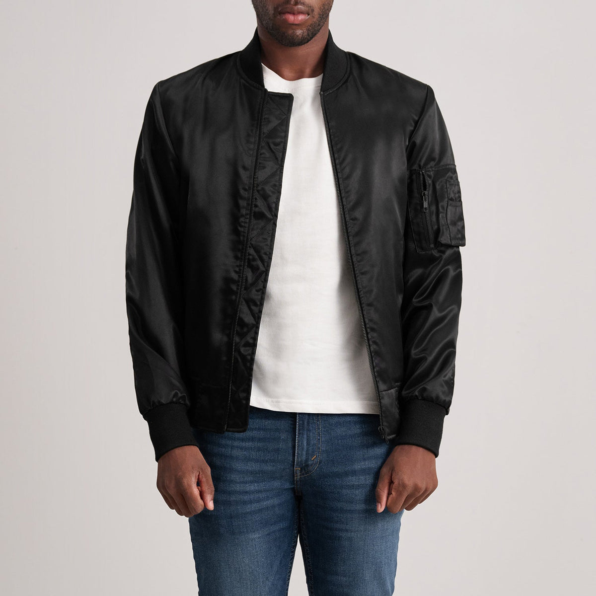 Quinton MA-1 Noir Blouson Bomber en Cuir pour Homme - Vue de profil avec coupe de manche ergonomique