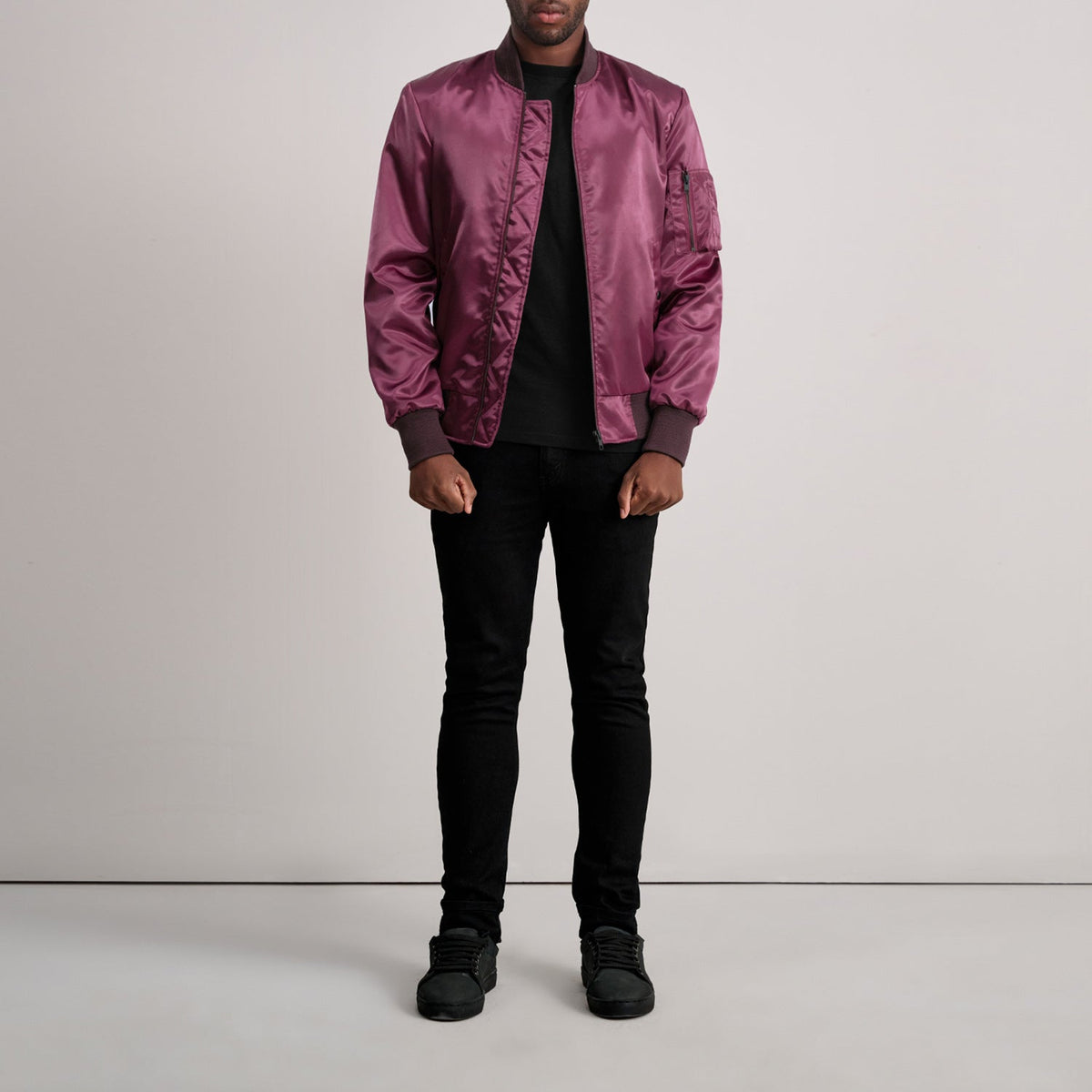 
Vue détaillée of Varsity & Zipper Hardware on Quinton MA-1 Bordeaux Blouson Bombardier en Cuir pour Homme