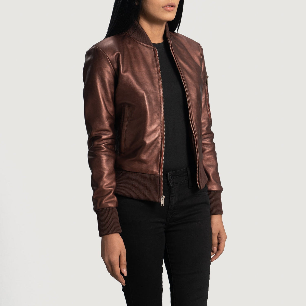 
Reida Bordeaux Blouson Bombardier en Cuir pour Femme - Vue de profil mettant en valeur la coupe de manche ergonomique
