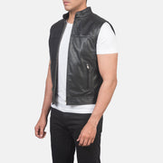 
Black Cowhide &Amp; Sheepskin Leather Biker Jacket - Vue arrière montrant la carrure ajustée et l'ourlet net