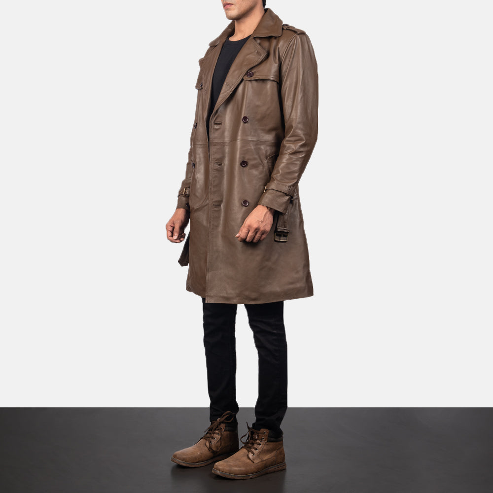 
Mocha Brown Calfskin Leather Trench Coat - Vue arrière montrant la carrure ajustée et l'ourlet net