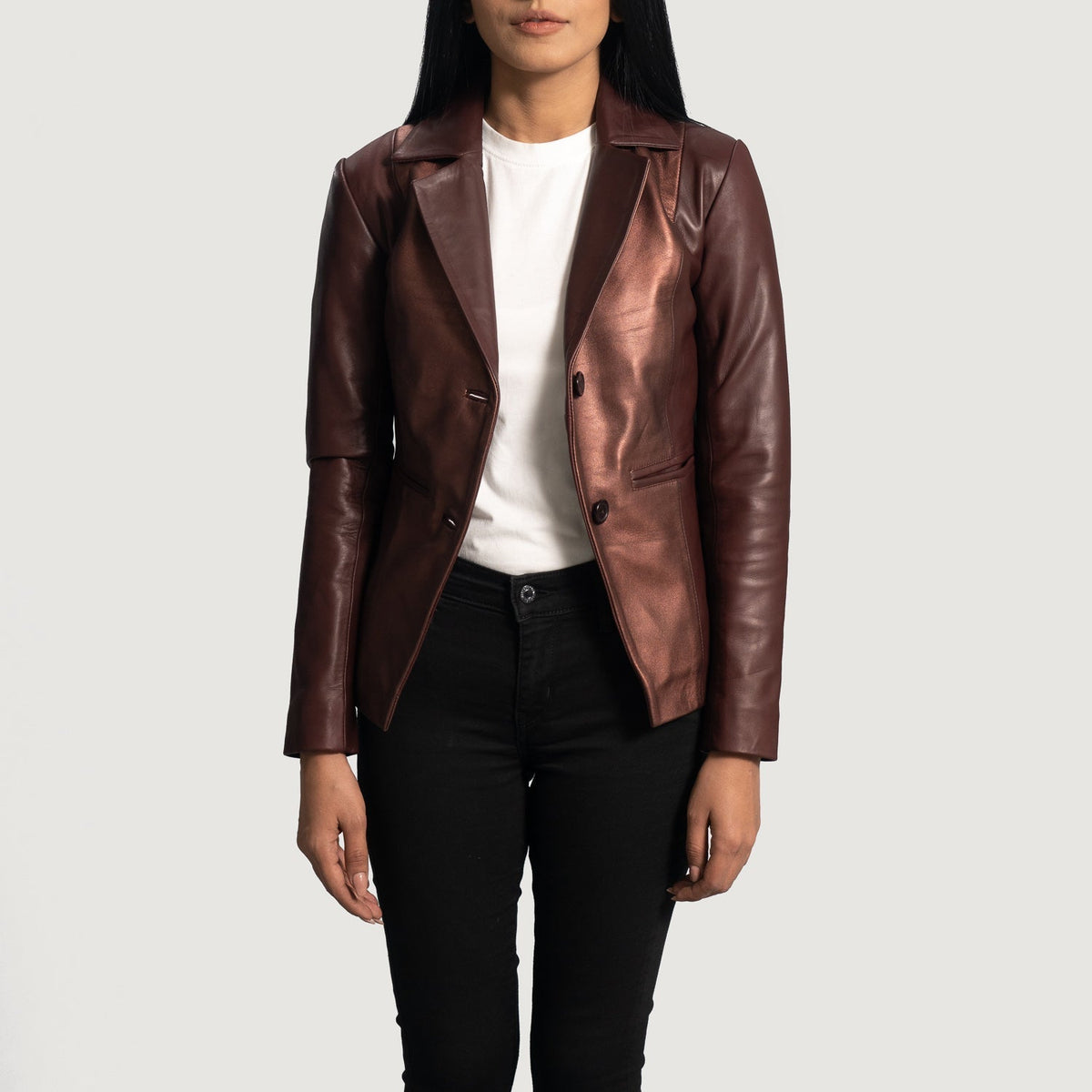 
Ruby Metallic Bordeaux Blazer en Cuir en Cuir pour Femme - Vue de profil mettant en valeur la coupe de manche ergonomique
