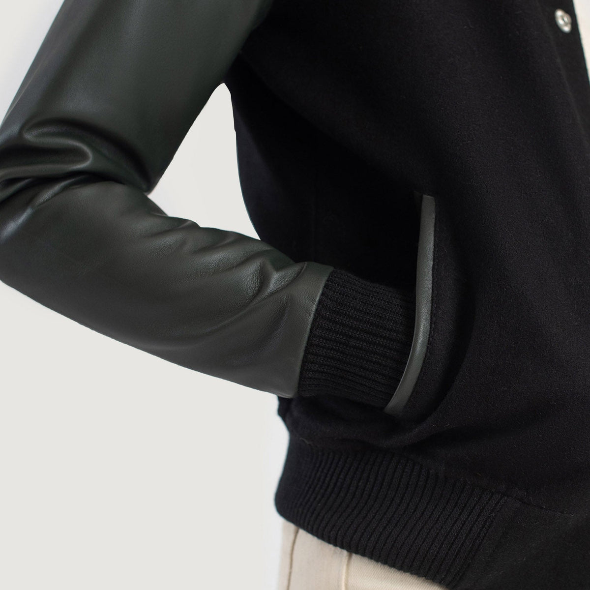 
Vue intérieure Showing Quilted Polyester Lining & Deux poches intérieures fonctionnelles
