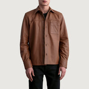 Scout Matte Marron Leather Shirt pour Homme in Matte Brown Cowhide Leather - Vue de face &amp; silhouette ajustée | Acheter en ligne