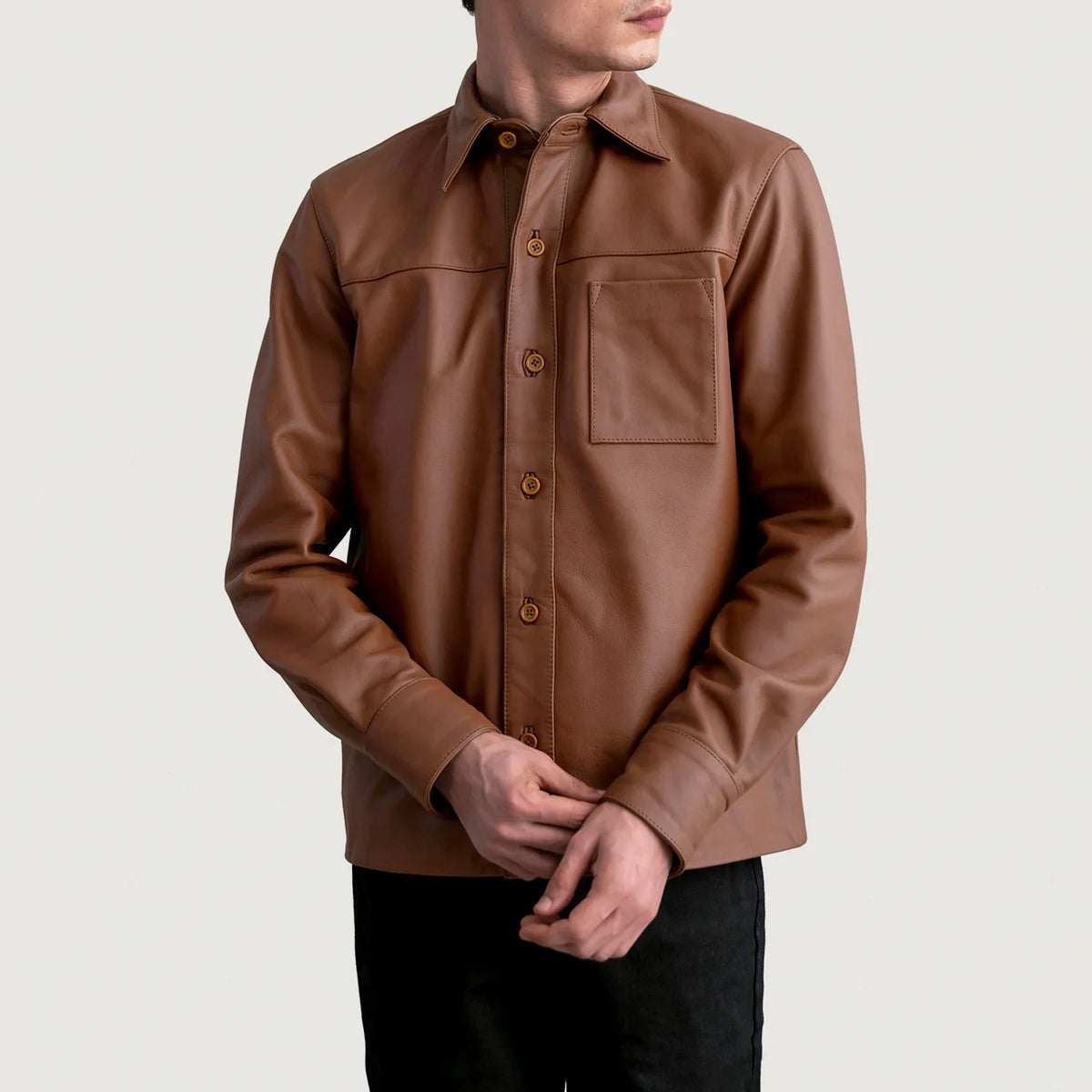 Scout Matte Marron Leather Shirt pour Homme - Vue de profil avec coupe de manche ergonomique