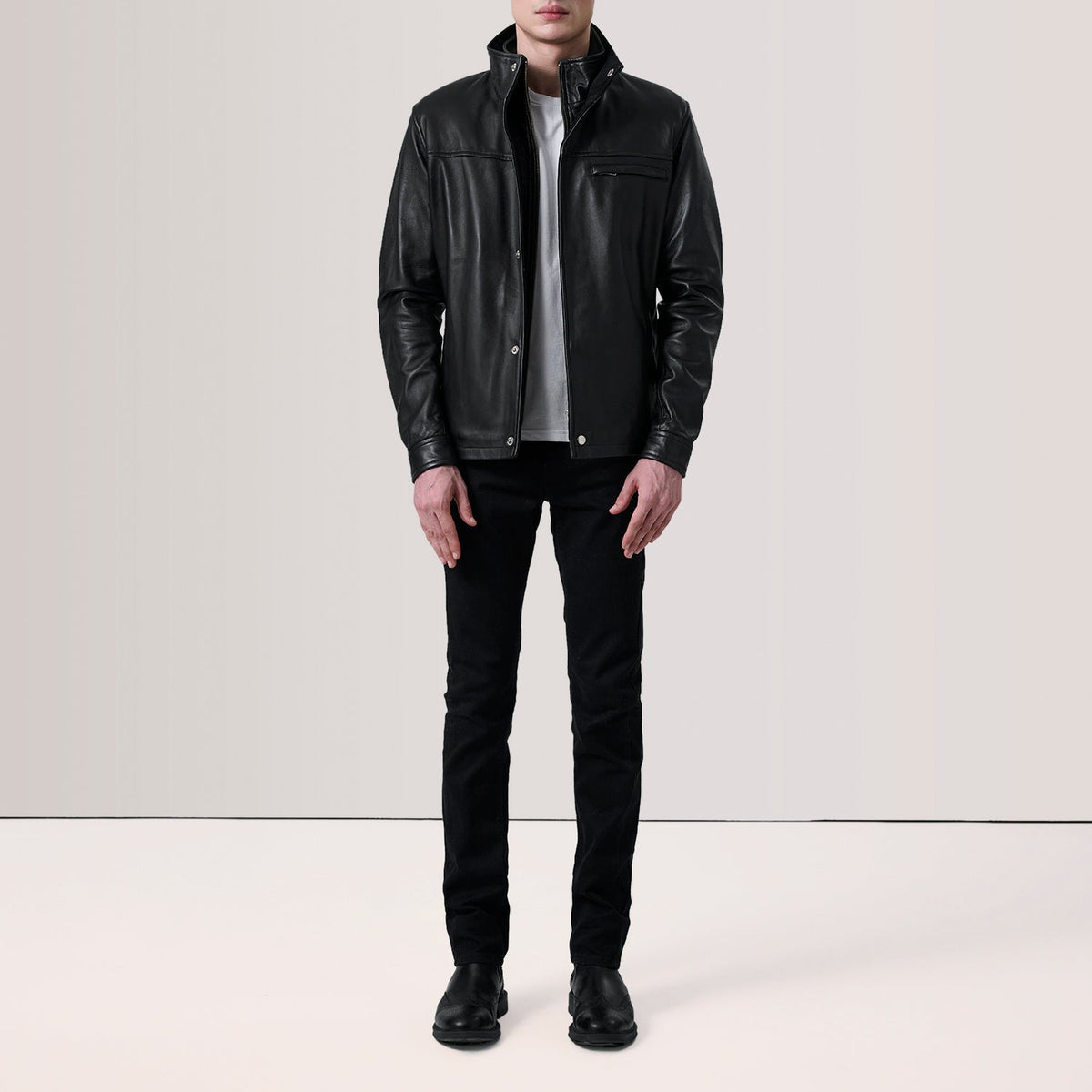 Black Sheepskin Leather Biker Jacket - Vue de dos avec coupe ajustée aux épaules &amp; ourlet soigné
