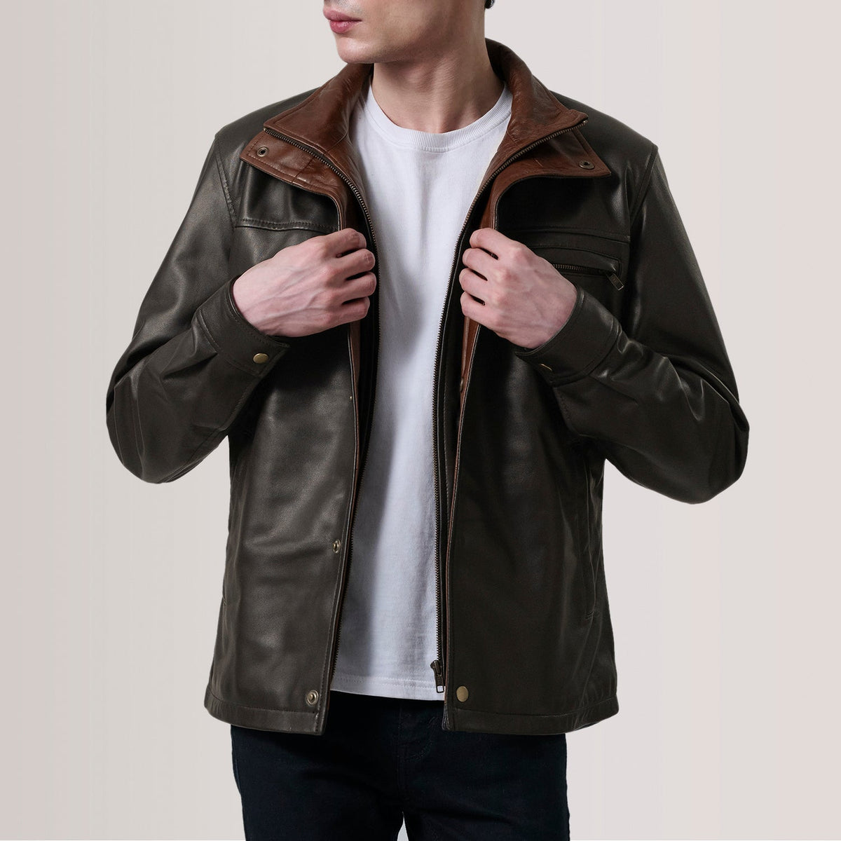 Sean Marron Leather Classic Veste en Cuir pour Homme For Men in Brown Sheepskin Leather - Vue de face &amp; silhouette ajustée | Acheter en ligne