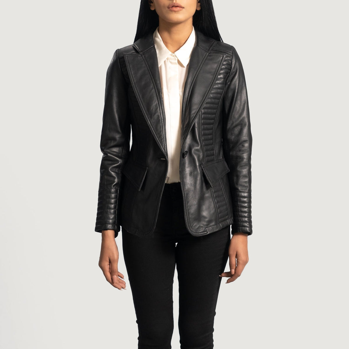 Women's Selina Noir Blazer en Cuir en Cuir pour Femme in Black Sheepskin Leather - Vue de face &amp; silhouette ajustée | Acheter en ligne