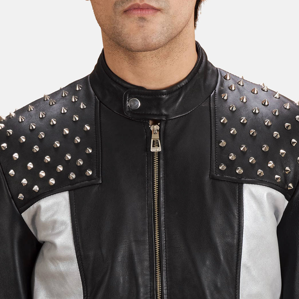 
Gros plan sur le col à bouton-pression et les finitions zippées de Shapron Clouté Veste Motard en Cuir pour Homme