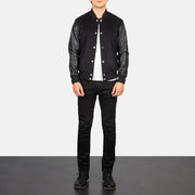 Men's Vaxton Noir Hybrid Varsity Veste en Cuir pour Homme - Vue de profil avec coupe de manche ergonomique
