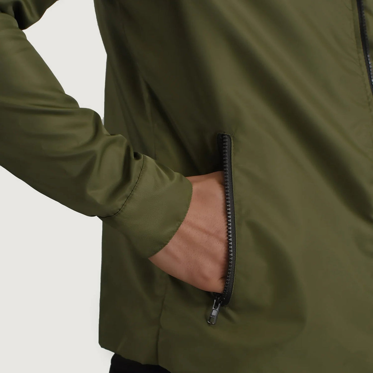 
Vue intérieure Showing Quilted Viscose Lining & Deux poches intérieures fonctionnelles