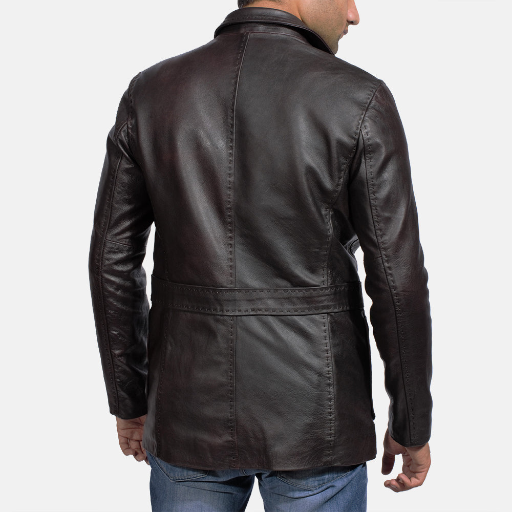 
Wine Noir Blazer en Cuir en Cuir pour Homme - Vue de profil mettant en valeur la coupe de manche ergonomique