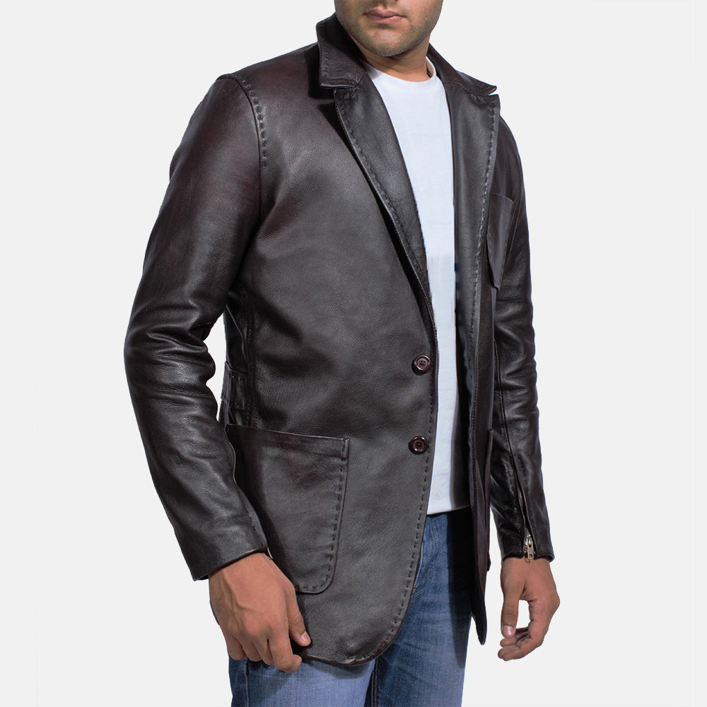 
Vue détaillée of Notch & Button Hardware on Wine Noir Blazer en Cuir en Cuir pour Homme